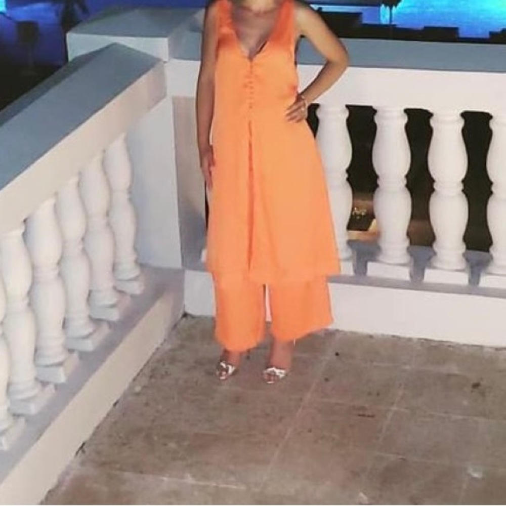 Free people set, orange color. 2 pieces